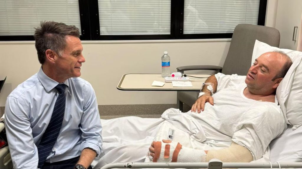 ¿Quién es Ahmed al Ahmed, el hombre que frenó a un atacante en el tiroteo en Australia?