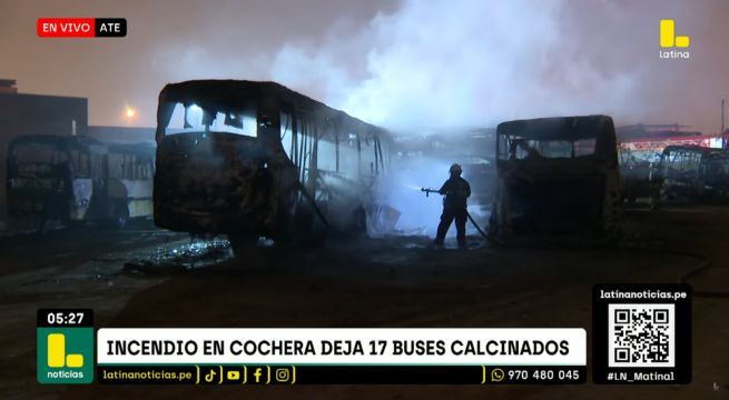 Feroz incendio deja 17 buses de transporte público calcinados