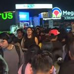 Puente de Lima Norte luce abarrotado por ambulantes y compradores a pocas horas de la Navidad