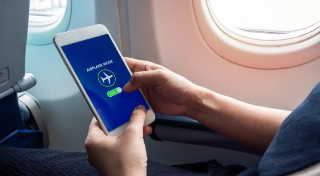 ¿Por qué se debe poner el celular en modo avión cuando viajas?: Piloto explica las razones