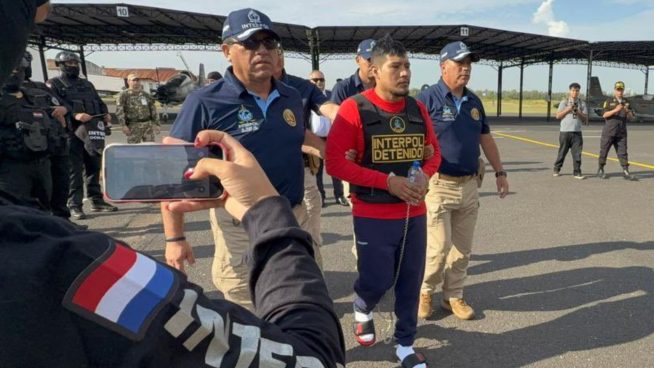 'El Monstruo': así fue el momento en que subió al avión que lo trasladará a Lima | VIDEO