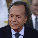 Julio Iglesias rechaza acusaciones de violación: “Niego haber faltado el respeto a ninguna mujer”