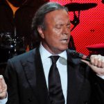 Fiscalía española investiga a Julio Iglesias por presunta agresión sexual y trata