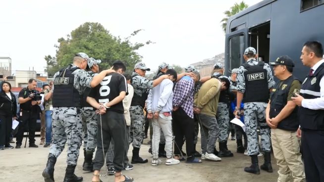 Cien presos fueron trasladados del penal de Lurigancho al de Challapalca