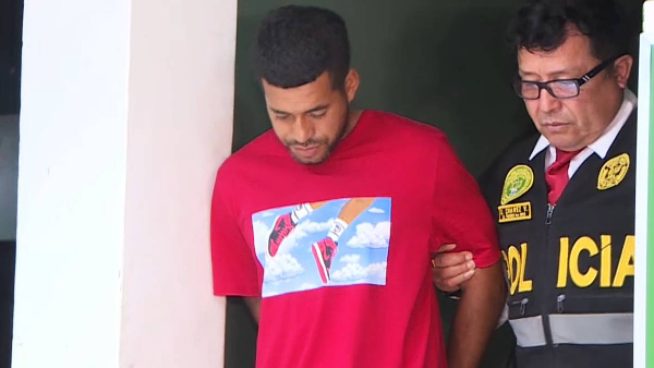 Detienen a futbolista que llevaba un arma robada a un policía