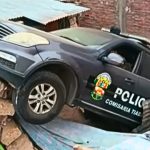 Arequipa: patrullero de la PNP cae sobre una casa | VIDEO