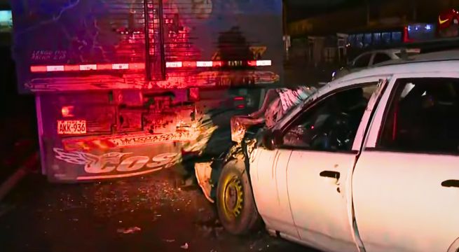 Choque entre auto y camión deja tres heridos en la Panamericana Norte