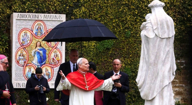 Papa León XIV inaugura estatua de Santa Rosa de Lima en el Vaticano
