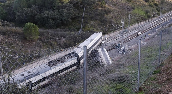 “Hoy no es el día de mi muerte”: los relatos de quienes sobrevivieron al choque de trenes en España