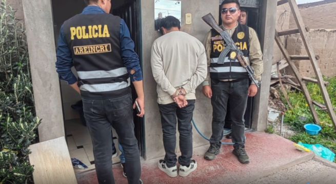 Cae sujeto con fusiles, pistolas, municiones y vehículos con placas clonadas en Puno
