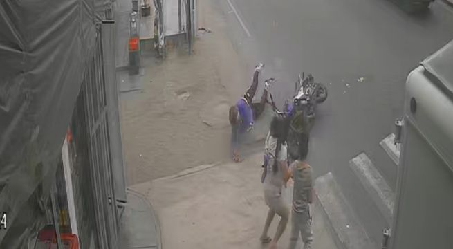 Delincuente atropella a madre de familia tras intentar huir durante persecución policial en Chaclacayo