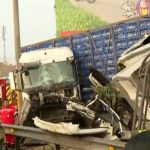 SJM: Triple choque deja dos muertos y al menos seis heridos en el kilómetro 16 de la Panamericana Sur