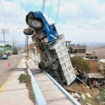 Volquete aplasta vivienda vivienda y desata pánico en Mariano Melgar