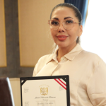 JNE entregó credencial de congresista a Judith Laura, accesitaria del fallecido Carlos Anderson