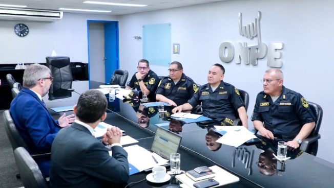 Jefe de la ONPE coordina medidas de seguridad para las Elecciones Generales