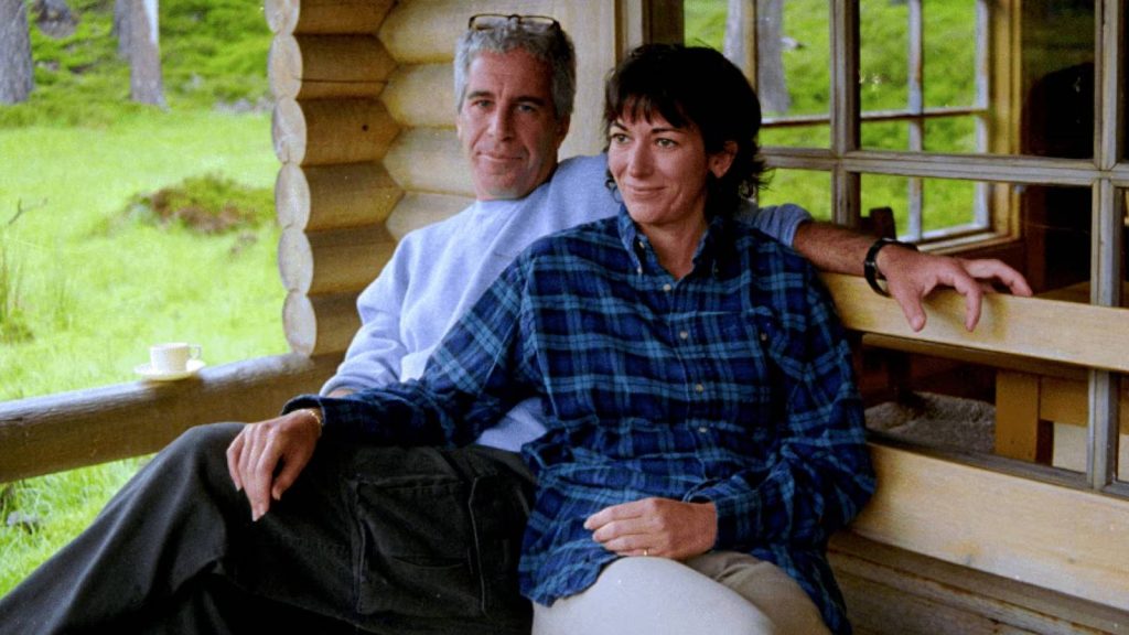 Cómplice de Epstein ofrece exculpar a Trump del caso de red de abuso a cambio de inmunidad