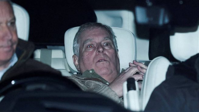 Expríncipe Andrés queda en libertad tras 11 horas detenido por el caso Epstein