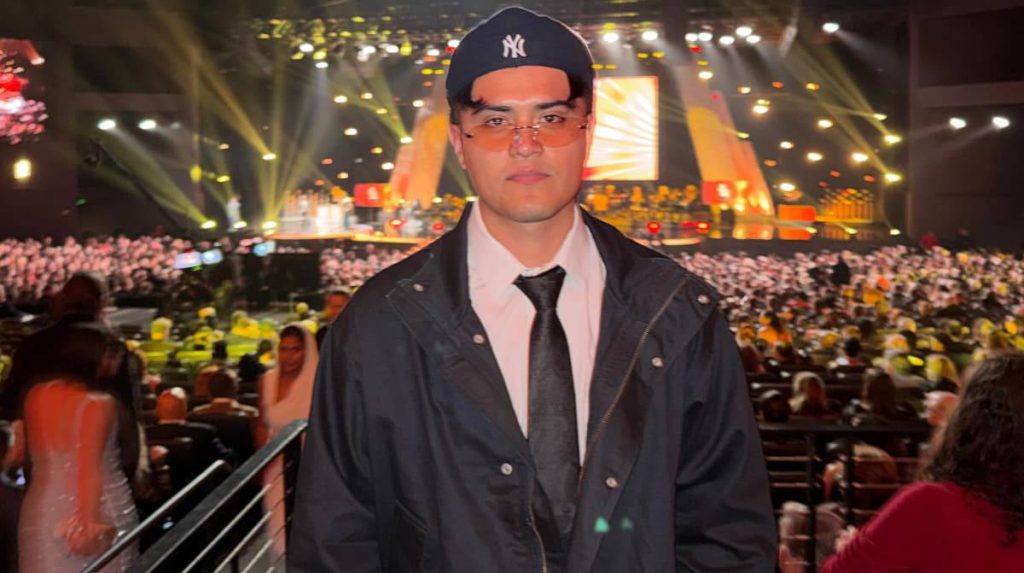 Peruano destacó en los Grammy 2026 por su participación en álbum 'Algorhythm'