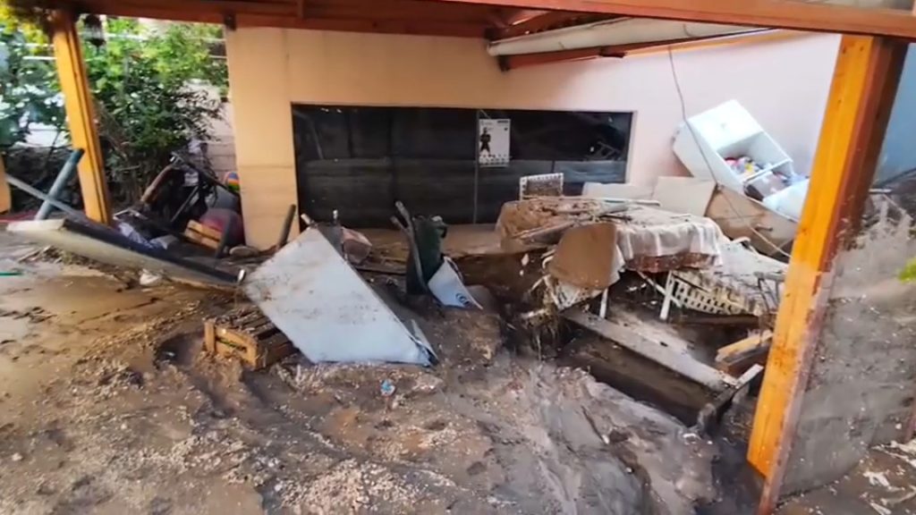 Vecinos de Arequipa lo pierden todo: Huaicos dejan dos muertos y casas con graves daños