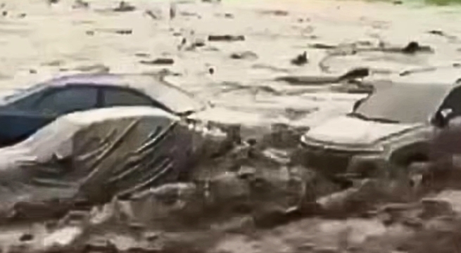 Anciana muere tras ser arrastrada por huaico en Arequipa | VIDEO