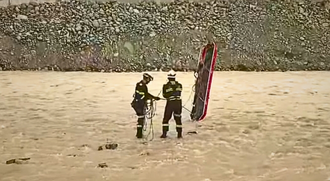 Hallan cuerpo sin vida de hombre en el río Rímac: así fue el rescate | VIDEO