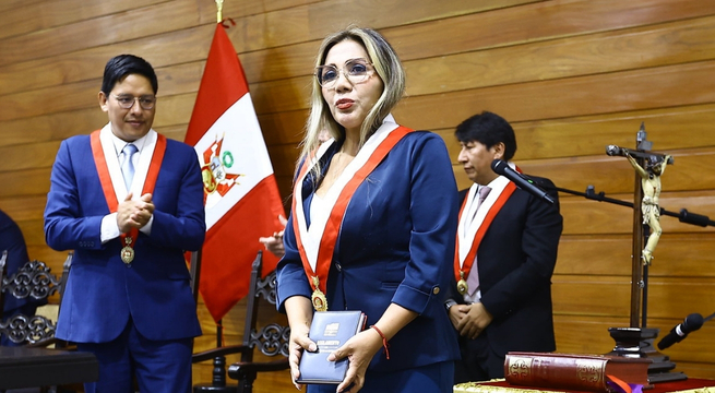 Judith Laura Rojas jura como congresista previo al debate de censura contra José Jerí