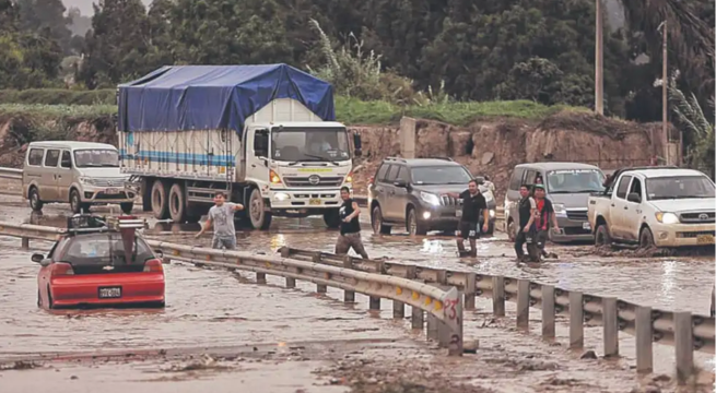 Declaran en emergencia servicio de transporte terrestre en Arequipa, Ica, Piura y Tumbes por "pésimo estado" de carreteras