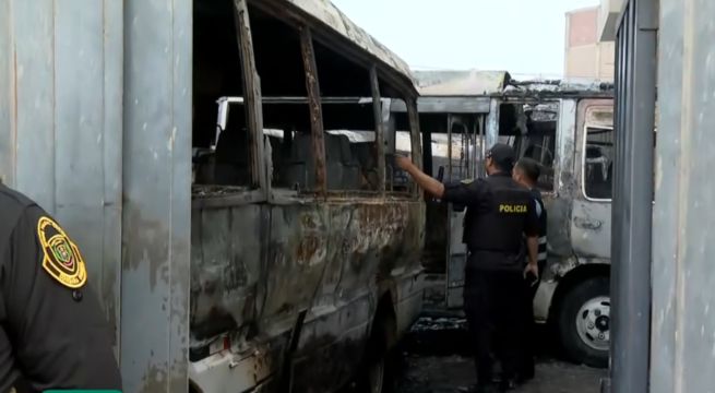 Callao: 12 cúster terminan calcinadas tras incendio en cochera de empresa de transportes que era extorsionada