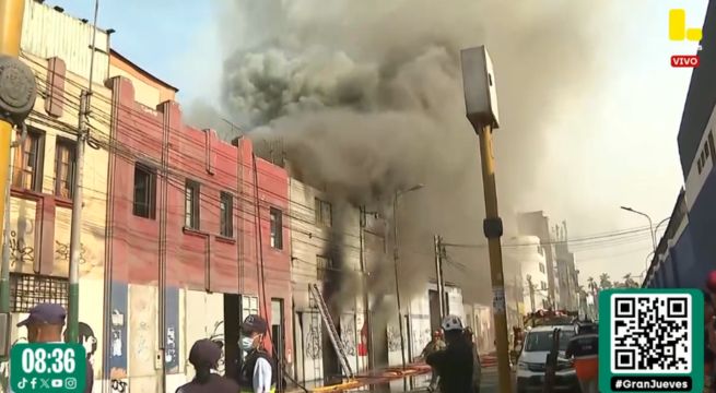 Se registra fuerte incendio en almacén cerca a hospital Almenara: EsSalud evacúa pacientes