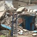 Conductor de retroexcavadora derrumba por error una vivienda y mata a perrito en San Martín de Porres