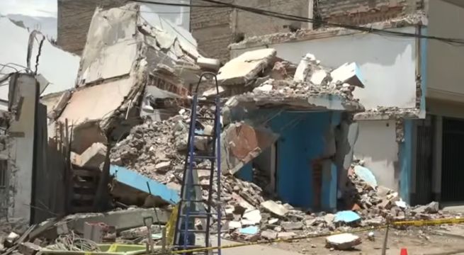 Conductor de retroexcavadora derrumba por error una vivienda y mata a perrito en San Martín de Porres