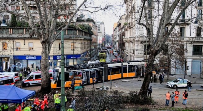 Tragedia en Italia: tranvía se descarrila y se estrella contra un edificio en Milán
