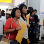 Sin contratos ni beneficios: 7 de cada 10 jóvenes trabajan en la informalidad y no logran salir de ella | VIDEO