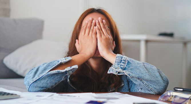 "Compra ahora y paga después": cada vez más jóvenes se endeudan bajo esta modalidad | VIDEO