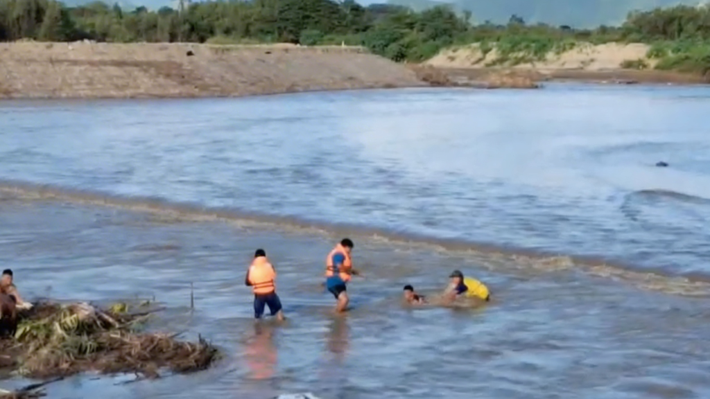 Hombre desaparece tras salvar a niño en el río: familia pide apoyo para hallarlo