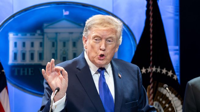 Donald Trump frena ataques contra Irán previstos para los próximos cinco días