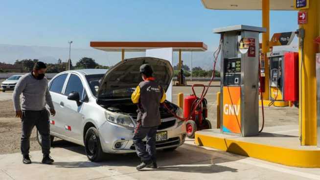 Gobierno otorga subsidio de S/120 a taxistas que usan GNV ante crisis de abastecimiento
