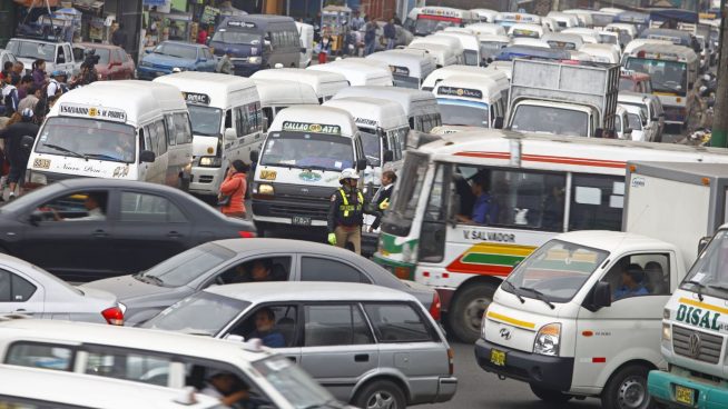 Suben los pasajes del transporte público por alza de combustibles y restricción de GNV