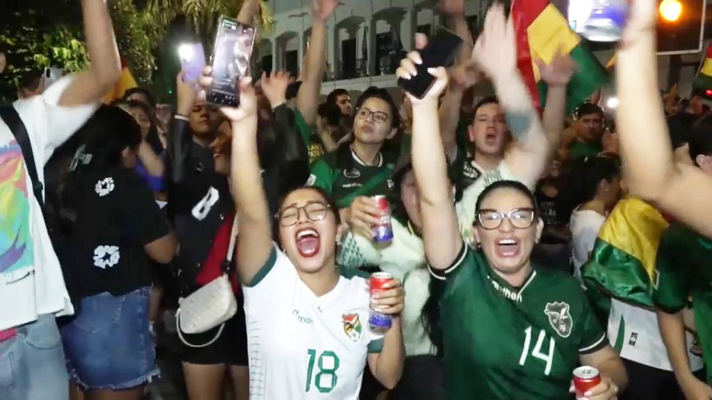Bolivianos tomaron las calles tras victoria ante Surinam por el repechaje al Mundial 2026 | VIDEO