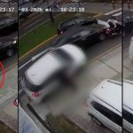 Auto atropella a hombre que iba por la vereda y termina volcado | VIDEO