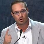 George Forsyth promete entregar 2.5 millones de computadoras a colegios públicos del país