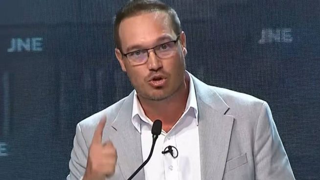 George Forsyth promete entregar 2.5 millones de computadoras a colegios públicos del país