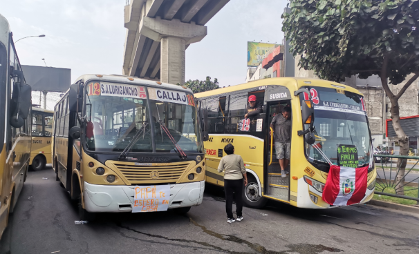 Choferes de transporte público abandonan el país por miedo a atentados extorsivos