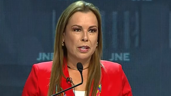 Fiorella Molinelli propone crear “institutos de clase mundial” y becas por impuesto