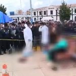 Matan a balazos a dos jóvenes en plena plaza: uno murió camino al hospital