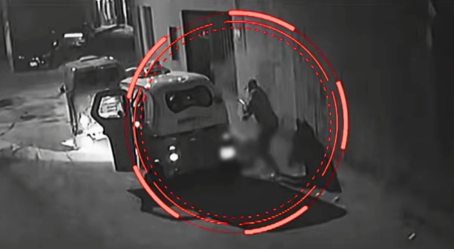 Mototaxistas asesinan de 15 disparos a hombre en un callejón | VIDEO