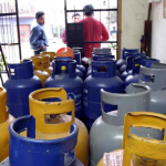 Chorrillos: largas filas para comprar balón de gas a 50 soles tras el alza del precio de este insumo