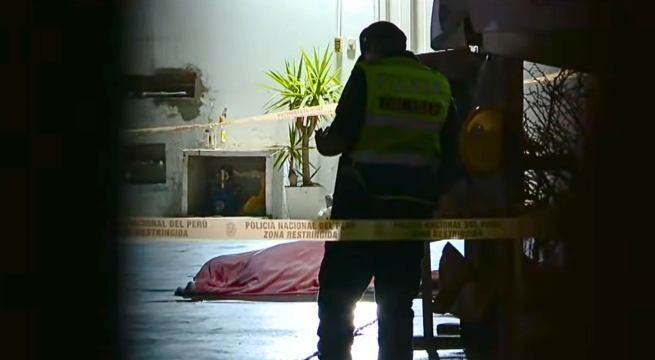 Parqueador es asesinado a balazos en cevichería: sicarios buscaban a la dueña | VIDEO