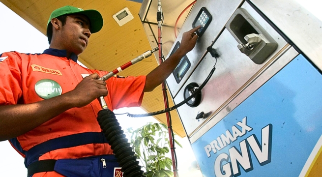 Precio del GNV se eleva hasta S/3.50 y genera largas colas en SMP | VIDEO