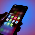 Demandan a Mark Zuckerberg y Meta por presuntamente afectar la salud mental de niños y adolescentes | VIDEO